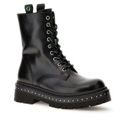 Botki Guess. Czarne botki Guess, z aplikacjami, bez obcasa, na płaskiej podeszwie, bez zapięcia. Za 879.99 zł.
