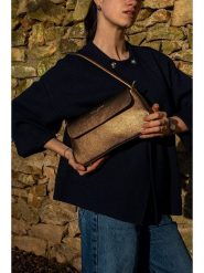 Maison héritage PARIS Skórzana torebka "Hebe" w kolorze złotym - 36 x 28 x 7 cm rozmiar: onesize. Żółte torby na ramię Maison héritage PARIS, bez wzorów, z materiału, na ramię, bez dodatków. Za 382.13 zł.