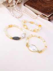 Pierres de Jade Pozłacane bransoletki (3 szt.) z perłami i kamieniami szlachetnymi rozmiar: onesize. Białe bransoletki Pierres de Jade, z cyrkonią, pozłacane. Za 121.80 zł.