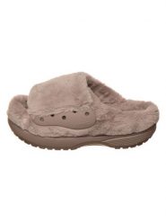 Crocs Kapcie "Classic Unfurgettable" w kolorze beżowym rozmiar: 38/39. Brązowe obuwie domowe Crocs, bez wzorów, z materiału, z otwartym noskiem, bez zapięcia. Za 194.95 zł.
