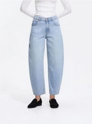 Jeansy barrel z krótszą nogawką - niebieski. Niebieskie jeansy Reserved, bez wzorów. Za 129.99 zł.