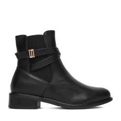 Botki DeeZee. Czarne botki DeeZee, bez wzorów, bez obcasa, na płaskiej podeszwie, bez zapięcia. Za 179.99 zł.