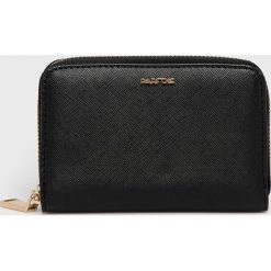 Parfois - Portfel. Czarne portfele Parfois, bez wzorów, z materiału. W wyprzedaży za 34.90 zł.