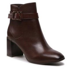 Botki Tamaris. Brązowe botki Tamaris, bez wzorów, bez obcasa, na słupku, bez zapięcia. Za 499.99 zł.