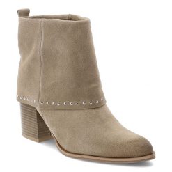 Beżowe Botki Karino Stylowe Kowbojki Damskie. Brązowe botki Karino, bez wzorów, z jeansu, bez obcasa, na obcasie, bez zapięcia. Za 549.00 zł.