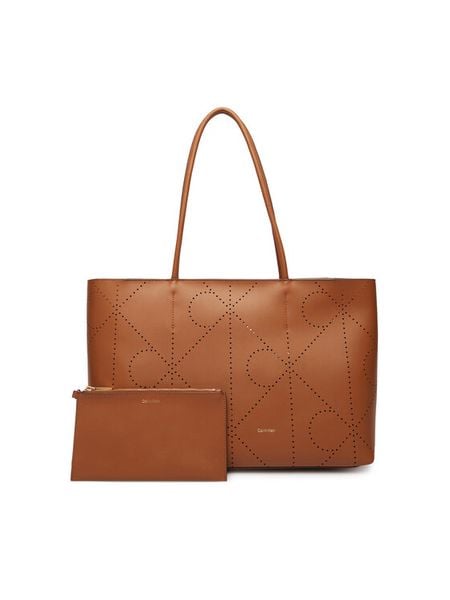 Calvin Klein Torebka Emblem Aop Perfor Lthr Tote LV04F3359G Brązowy. Brązowe shopper Calvin Klein, bez wzorów, ze skóry, bez dodatków. Za 1,099.00 zł.
