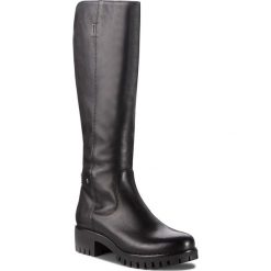 Kozaki NESSI - 17274 Czarny 1. Czarne kozaki Nessi, ze skóry, bez obcasa, na obcasie, bez zapięcia. W wyprzedaży za 339.00 zł.