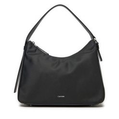 Torebka Calvin Klein. Czarne torebki klasyczne Calvin Klein, bez wzorów, z nylonu, bez dodatków. Za 319.99 zł.