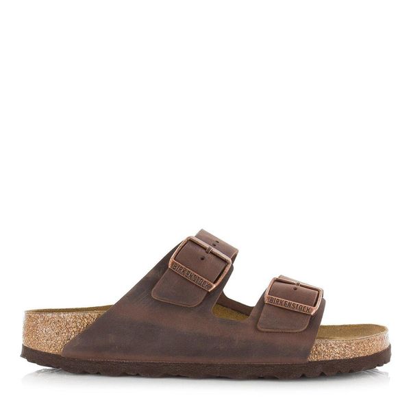 Klapki unisex Birkenstock Arizona. Brązowe klapki Birkenstock, bez wzorów, z materiału, bez obcasa. Za 399.00 zł.