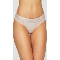 Calvin Klein Underwear - Stringi. Czerwone stringi Calvin Klein Underwear, bez wzorów, z bawełny. W wyprzedaży za 79.90 zł.