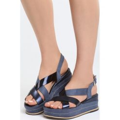 Niebieskie Sandały Shiny Shamrock. Niebieskie sandały Born2be, bez wzorów, bez obcasa, na koturnie, bez zapięcia. Za 44.99 zł.