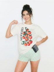 Piżama dwuczęściowa z nadrukiem pomidora - kremowy. Białe piżamy Sinsay, bez wzorów, bez ramiączek. Za 49.99 zł.