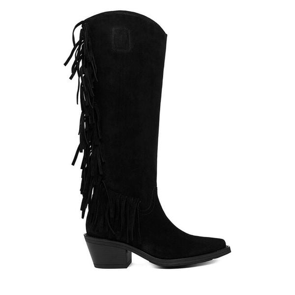 Kozaki Badura. Czarne kozaki Badura, bez obcasa, na słupku, bez zapięcia. Za 579.99 zł.