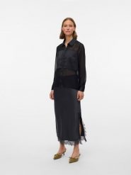 Vero Moda Bluzka w kolorze czarnym rozmiar: XS. Czarne bluzki Vero Moda, s, bez wzorów, z materiału, bez kołnierzyka, bez ramiączek. Za 113.99 zł.