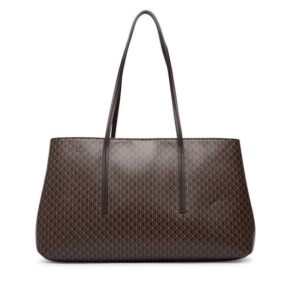 Torebka Calvin Klein. Brązowe torebki klasyczne Calvin Klein, bez wzorów, bez dodatków. Za 649.99 zł.