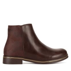 Botki Clara Barson. Brązowe botki Clara Barson, bez wzorów, bez obcasa, na płaskiej podeszwie, bez zapięcia. Za 139.99 zł.