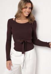 Ciemnobrązowy Sweter z Asymetrycznym Dekoltem i Paskiem w Talii z Wiskozy Corneliza. Brązowe swetry Born2be, m, bez wzorów, z jeansu, bez ramiączek. Za 79.99 zł.