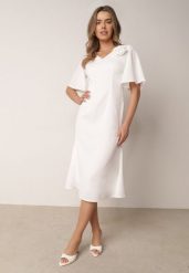 Biała Koktajlowa Sukienka VICES ze Zwiewnymi Rękawami i Kwiatową Aplikacją 3D Talilia. Białe sukienki Born2be, na imprezę, l, z aplikacjami, eleganckie, bez kołnierzyka, bez ramiączek, midi, kopertowe. Za 169.99 zł.