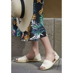 Jasnobeżowe Espadryle Nutrition. Espadryle Born2be, z aplikacjami, bez obcasa, bez zapięcia. Za 49.99 zł.
