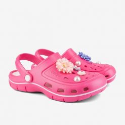 Klapki damskie Coqui - mule, rozmiar 39. Czerwone klapki Coqui, bez wzorów, bez obcasa. Za 133.99 zł.