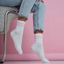 Białe skarpetki damskie dwa paski 1233 pn. Białe skarpety Milena, bez wzorów, z bawełny. Za 16.90 zł.