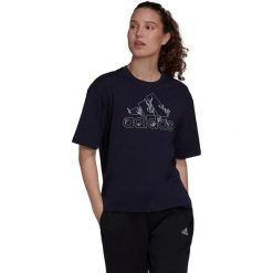 Koszulka turystyczna damska Adidas Soft Floral. Niebieskie bluzki Adidas, bez wzorów, z bawełny, casualowe, bez kołnierzyka, bez ramiączek. Za 92.00 zł.