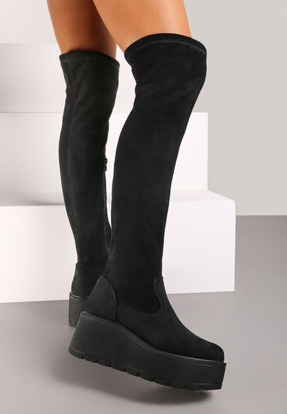 Czarne Kozaki na Koturnie i Platformie z Dopasowaną Cholewką Eriveti. Czarne kozaki Born2be, z jeansu, bez obcasa, na koturnie, bez zapięcia. Za 189.99 zł.