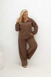 Oversizowy prążkowany komplet z bluzą i spodniami Good Day Ahead w kolorze kakao/ciepły brąz Plus Size Oversize. Białe bluzy Moda Size Plus Iwanek, l, bez wzorów, z dzianiny, bez kaptura. Za 419.90 zł.