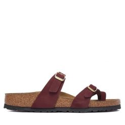 Japonki Birkenstock. Czerwone klapki Birkenstock, bez wzorów, bez obcasa. Za 549.99 zł.