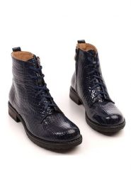 BOSCCOLO Skórzane botki w kolorze granatowym rozmiar: 40. Niebieskie botki Bosccolo, bez wzorów, z lakierowanej skóry, bez obcasa, bez zapięcia. Za 187.52 zł.