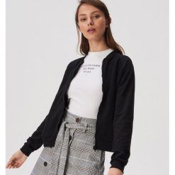Strukturalna bluza bomber - Czarny. Czarne bluzy Sinsay, l, bez wzorów, bez kaptura. Za 49.99 zł.