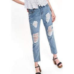 JEANSOWE SPODNIE BOYFRIEND. Niebieskie spodnie materiałowe TOP SECRET, na co dzień, bez wzorów, z jeansu. W wyprzedaży za 49.99 zł.