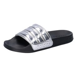 Klapki basenowe adidas Shower Slides. Czarne klapki Adidas, bez wzorów, z materiału, bez obcasa. Za 119.00 zł.