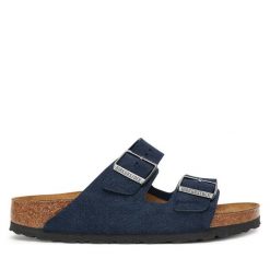 Klapki Birkenstock. Niebieskie klapki Birkenstock, bez wzorów, bez obcasa. Za 539.99 zł.