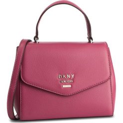 Torebka DKNY - Whitney Sm Th Satche R91DA928 Pink PNK. Czerwone torebki klasyczne DKNY, bez wzorów, ze skóry, bez dodatków. W wyprzedaży za 489.00 zł.