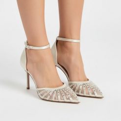 Sandały damskie Tamaris, cholewka ze skóry ekologicznej z siateczkowymi panelami i paskami o metalicznym wykończeniu, perłowe, 1-22415-46 229. Brązowe sandały Tamaris, bez wzorów, ze skóry ekologicznej, eleganckie, bez obcasa, na obcasie, bez zapięcia. Za 319.00 zł.