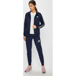 New Balance - Spodnie. Niebieskie spodnie materiałowe New Balance, na co dzień, s, bez wzorów, z bawełny. W wyprzedaży za 169.90 zł.
