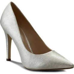 Szpilki MENBUR - 05608 Silver 0009. Szare szpilki Menbur, bez wzorów, z materiału, bez obcasa, na obcasie, bez zapięcia. W wyprzedaży za 189.00 zł.