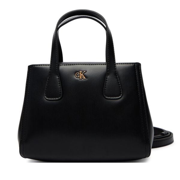 Torebka Calvin Klein. Czarne torebki klasyczne Calvin Klein, bez wzorów, bez dodatków. Za 529.99 zł.