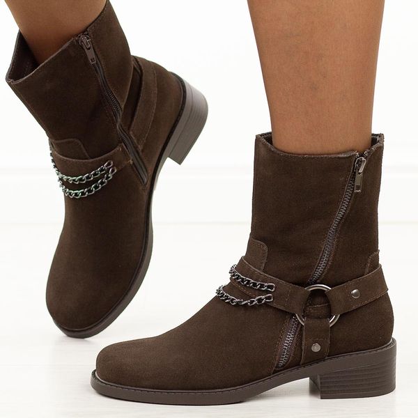 Brązowe wysokie skórzane botki damskie T.Sokolski Z25-141. Brązowe botki Sokolski, na jesień, bez wzorów, z jeansu, z okrągłym noskiem, bez obcasa, na płaskiej podeszwie, bez zapięcia. W wyprzedaży za 315.27 zł.