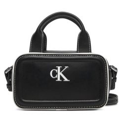 Torebka Calvin Klein. Czarne torebki klasyczne Calvin Klein, bez wzorów, bez dodatków. Za 369.99 zł.