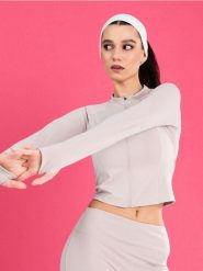 Rozpinana sportowa bluza ze stójką i otworami na kciuki Gym Hard - kremowy. Białe bluzy Sinsay, l, bez wzorów, bez kaptura. Za 49.99 zł.