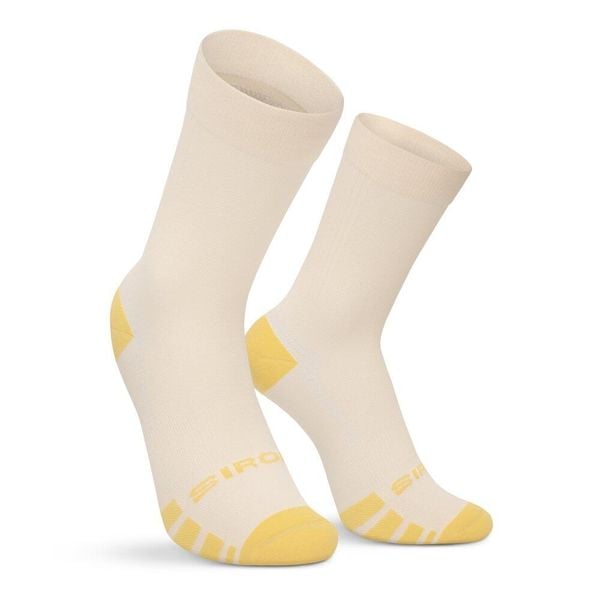 Skarpetki gravel Kolarstwo Siroko GS1 Light Yellow. Żółte skarpety SIROKO, bez wzorów, z tkaniny. Za 71.00 zł.