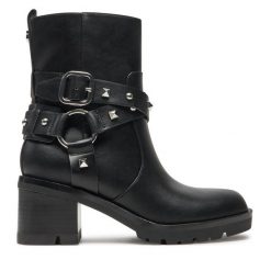 Botki Guess. Czarne botki Guess, z aplikacjami, bez obcasa, na słupku, bez zapięcia. Za 929.99 zł.