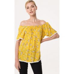 Żółta Bluzka Very Powerful. Żółte bluzki Born2be, l, w ażurowe wzory, bez kołnierzyka, bez ramiączek. Za 39.99 zł.