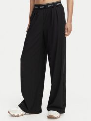 Guess Spodnie dresowe V6GB08 W1771 Czarny Relaxed Fit. Czarne spodnie dresowe Guess, xxs, z aplikacjami, z dresówki. Za 344.99 zł.