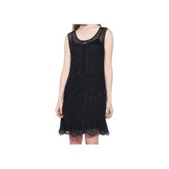 Desigual Sukienka damska Vest Bernice 17WWVK69 2000 (rozmiar XS). Spódnice Desigual, xs, bez wzorów, z koronki, bez kołnierzyka, bez ramiączek. W wyprzedaży za 271.00 zł.