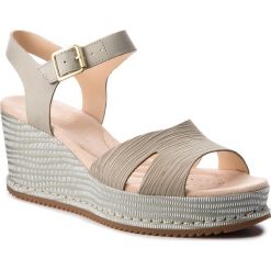 Sandały CLARKS - Akilah Eden 261342084 Light Green. Szare sandały Clarks, bez wzorów, ze skóry, bez obcasa, na obcasie, bez zapięcia. W wyprzedaży za 229.00 zł.