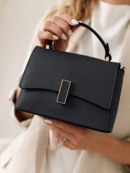 Lia Biassoni Skórzana torebka "Fegana" w kolorze czarnym - 20 x 14 x 8 cm rozmiar: onesize. Czarne torby na ramię Lia Biassoni, bez wzorów, z materiału, przez ramię, bez dodatków. Za 217.99 zł.