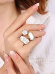 L'Atelier de Gaia Pozłacany pierścionek z perłami rozmiar: onesize. Białe pierścionki L'Atelier de Gaia, z perłą, pozłacane. Za 104.64 zł.